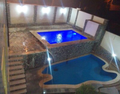 کوهسار کردان با دو استخر ویژه (خانواده)